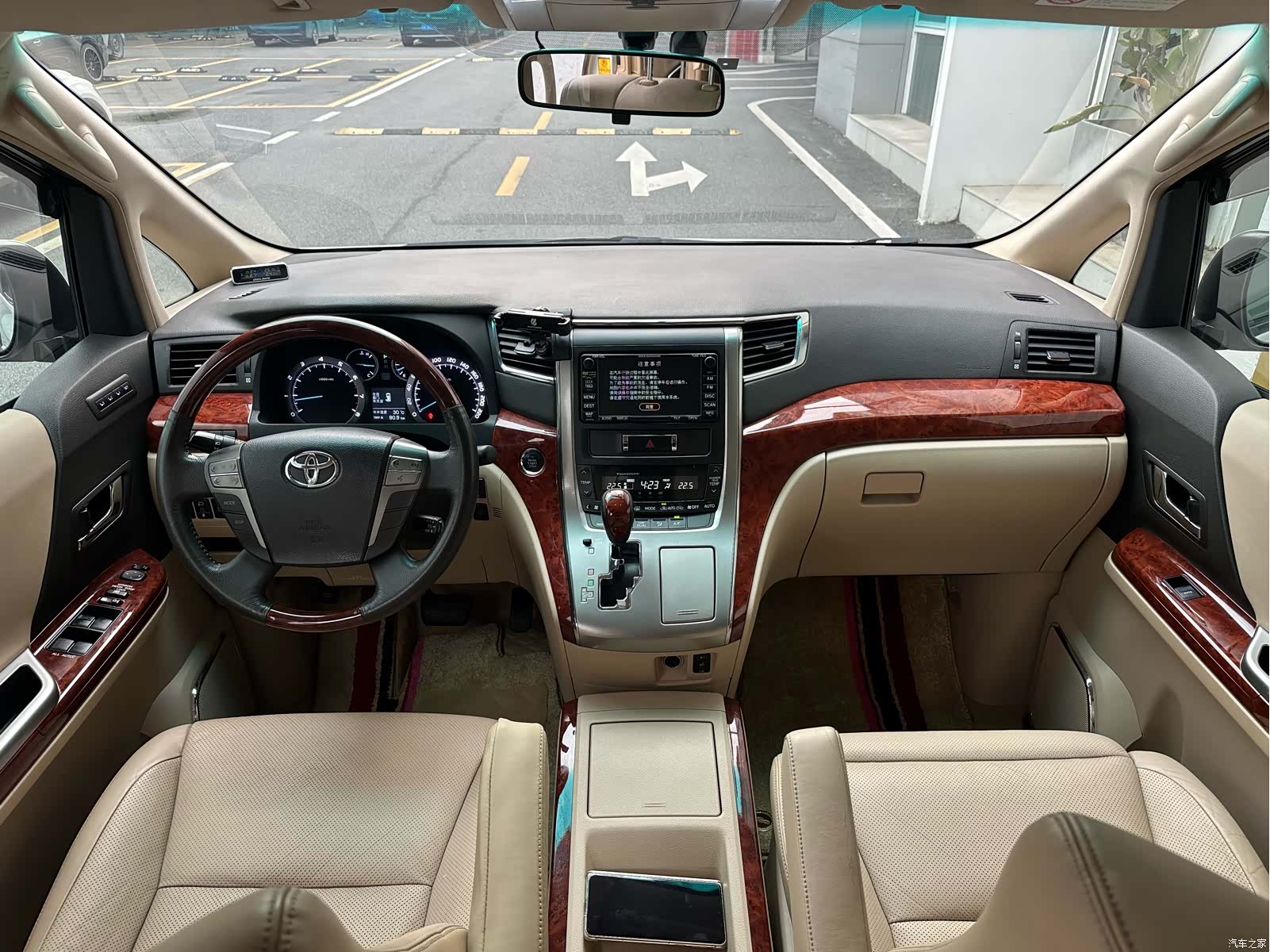 Toyota Alphard, 2011 12
