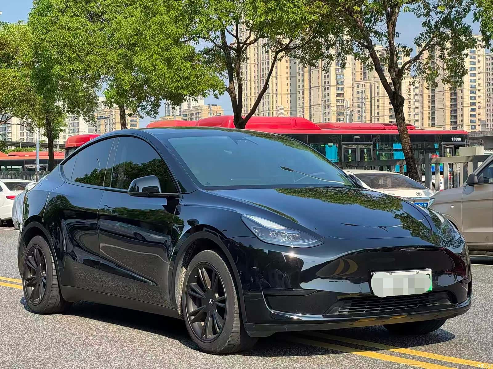 Tesla Model Y, 2023 1