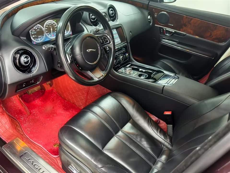 Jaguar XJ