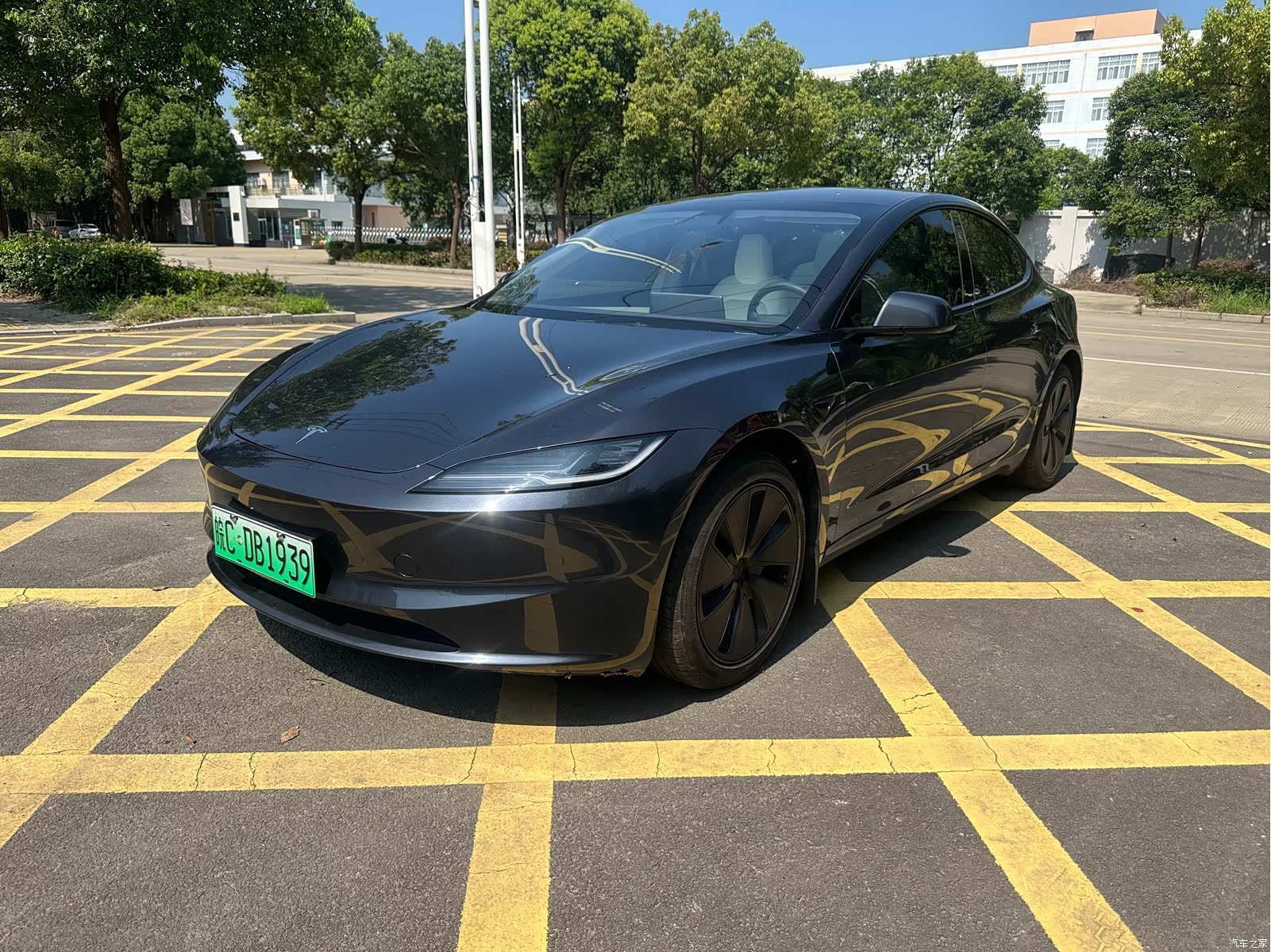 Tesla Model 3, 2025 1