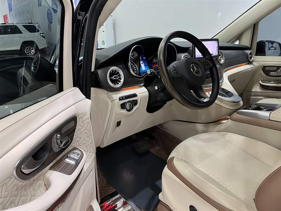 Mercedes-Benz V-class