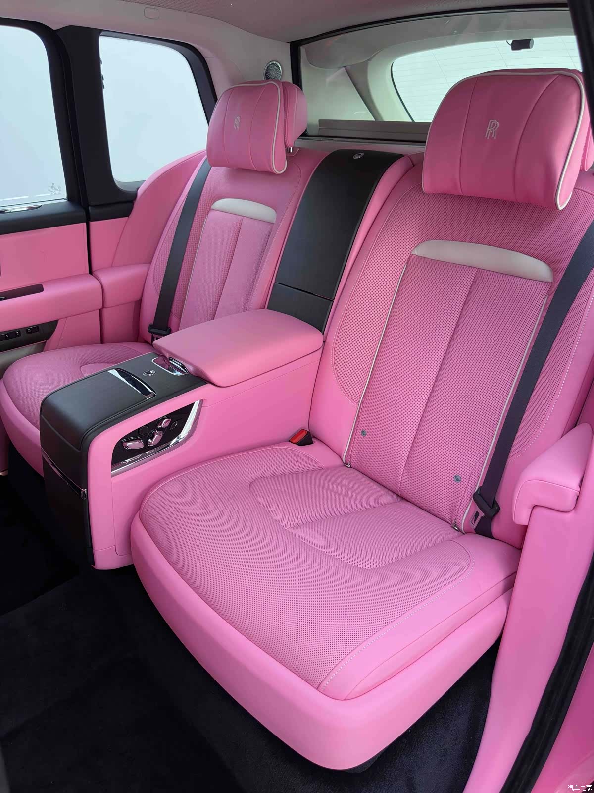 Rolls-Royce Cullinan, 2023 31