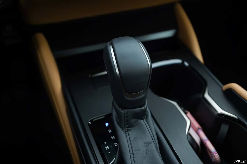 Lexus ES, 2026 9