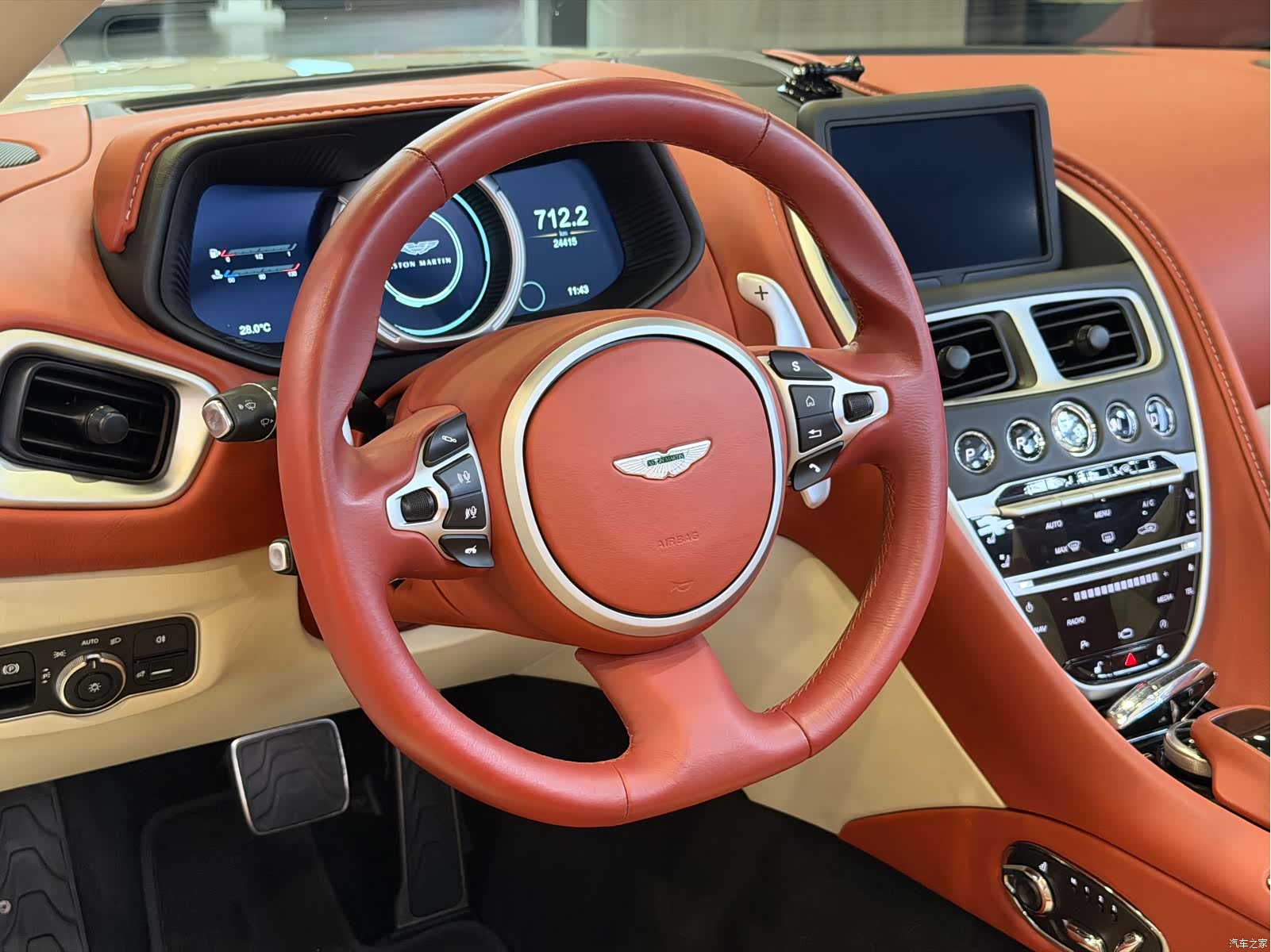 Aston Martin DB11, 2020 7