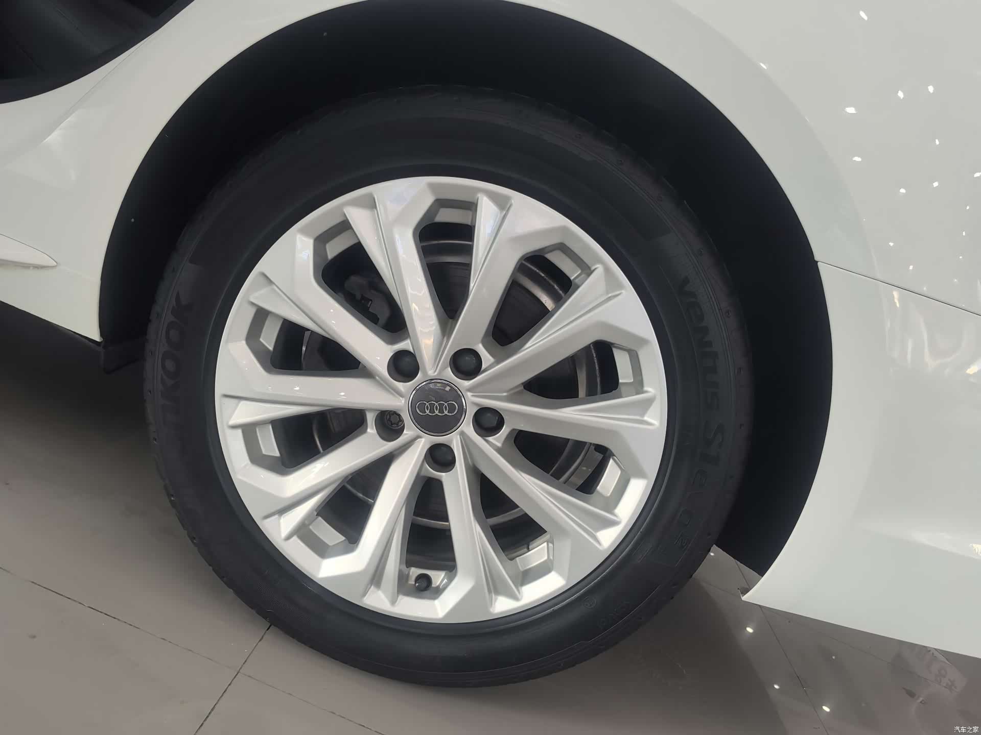 Audi A4L, 2019 15