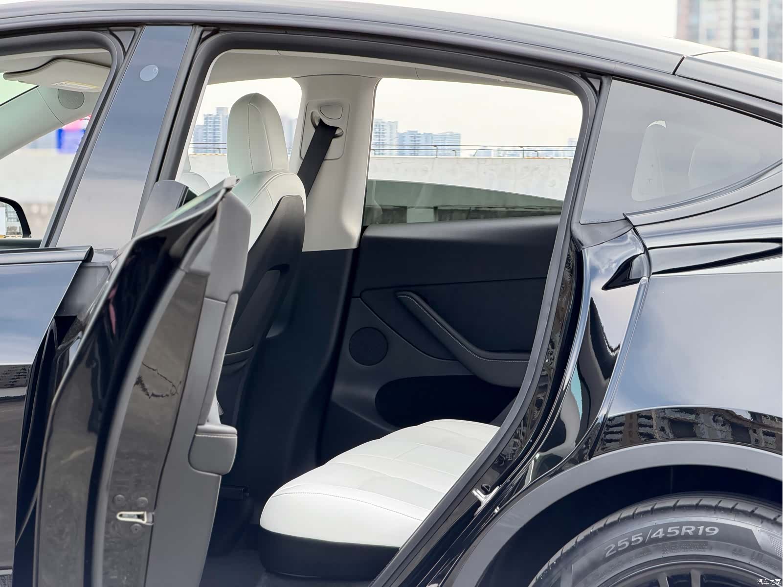 Tesla Model Y, 2021 18