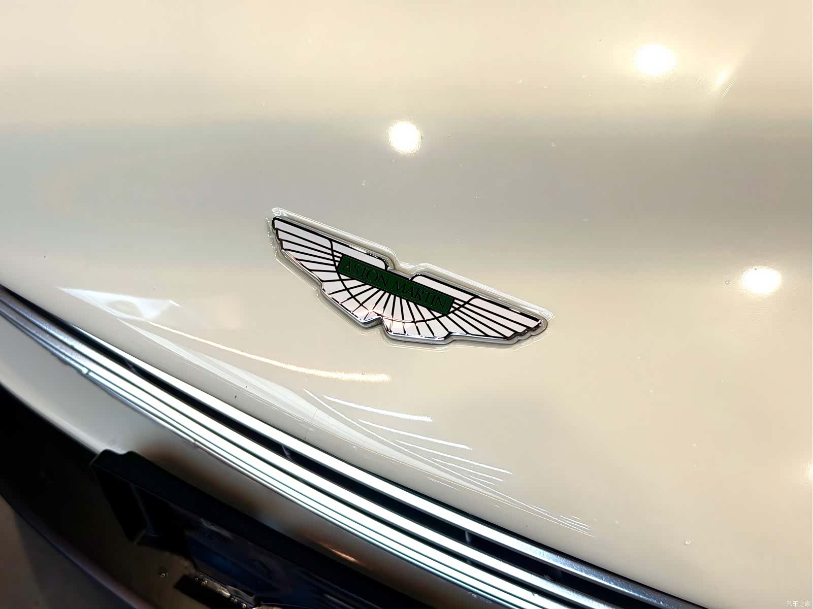 Aston Martin DB11, 2020 4