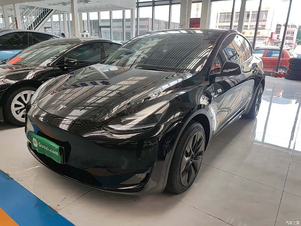 Tesla Model Y, 2023 1