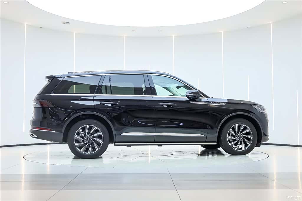Lincoln Aviator, 2025 4