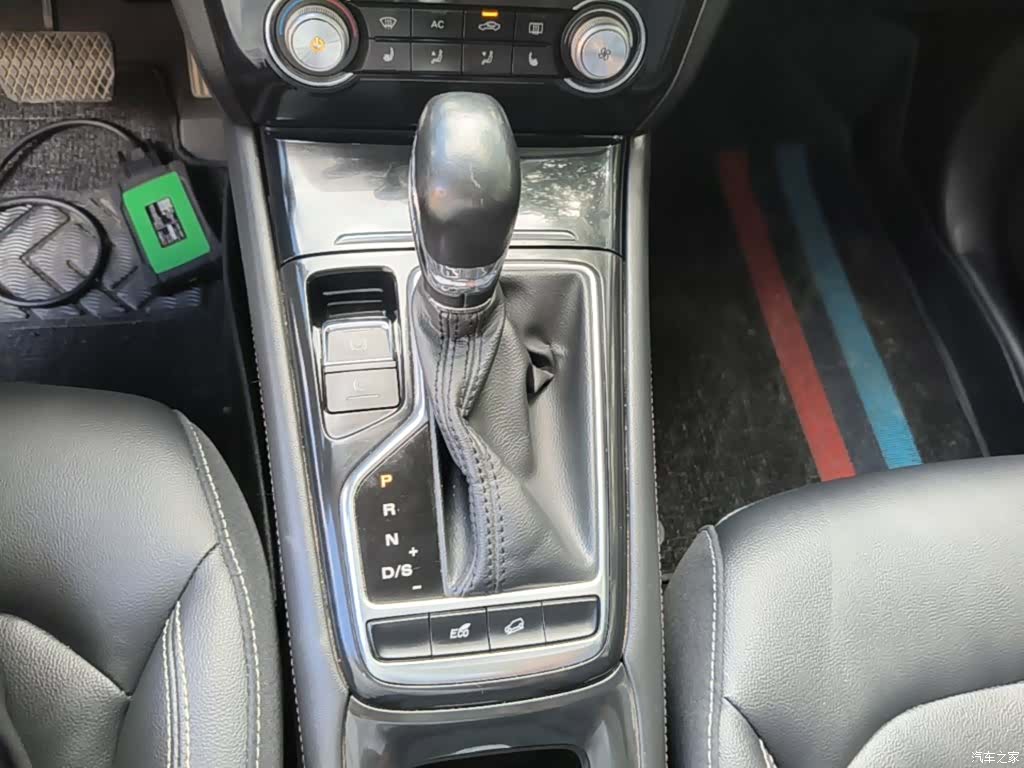 Roewe RX3, 2019 14