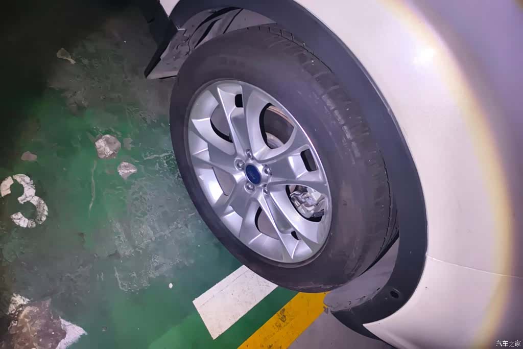 Ford Kuga, 2015 6