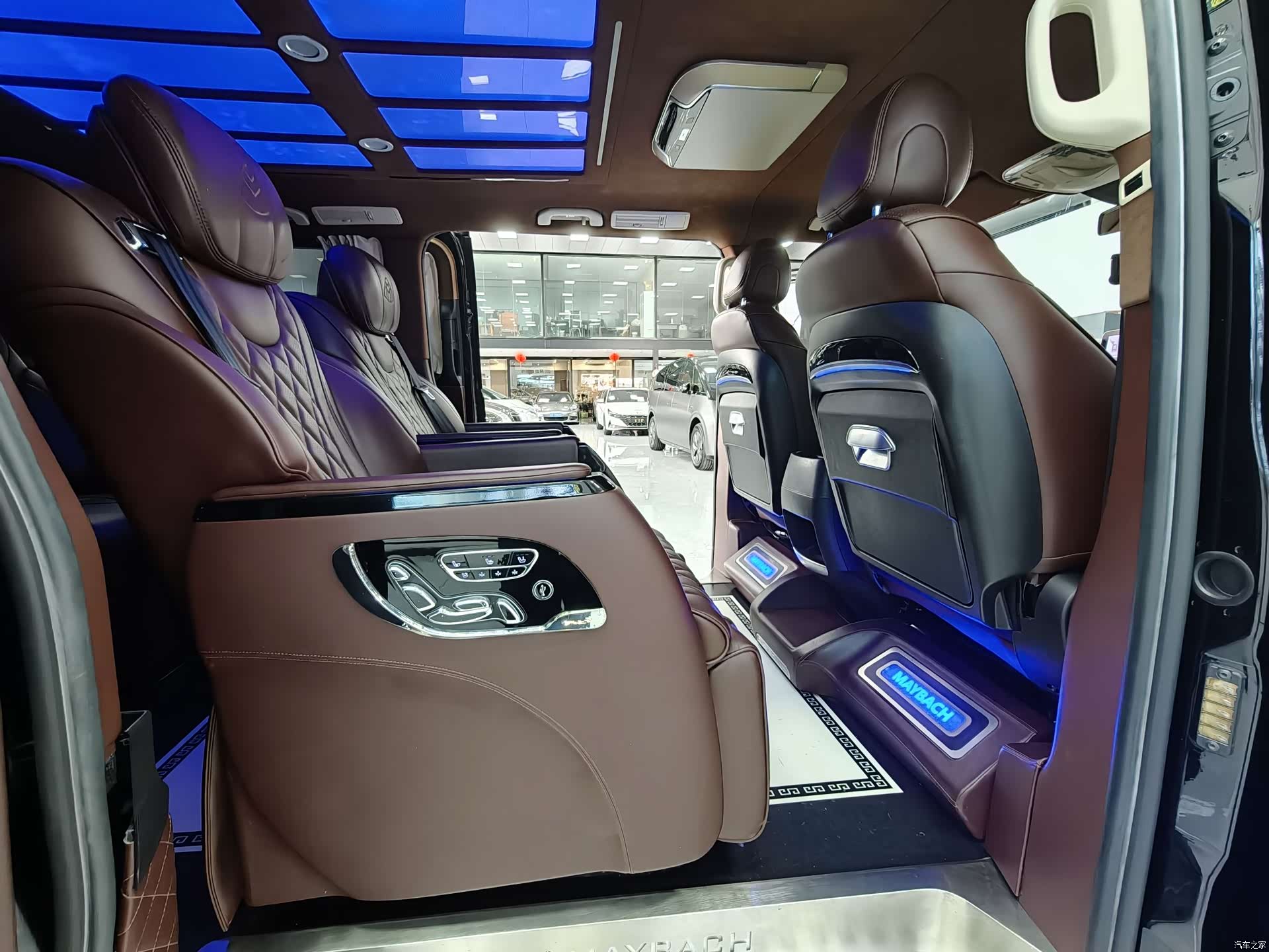 Mercedes-Benz 7, 2021 14