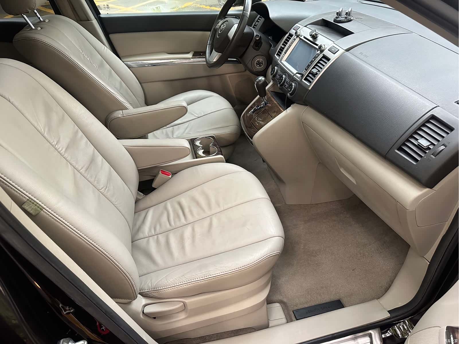 Mazda 8, 2012 7