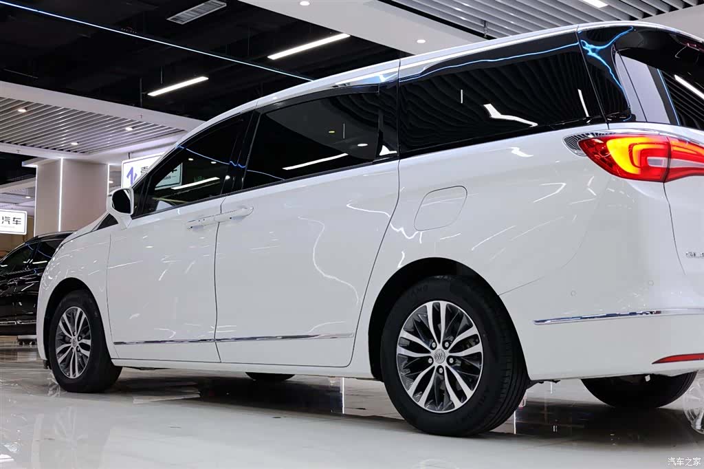 Buick GL8, 2018 12