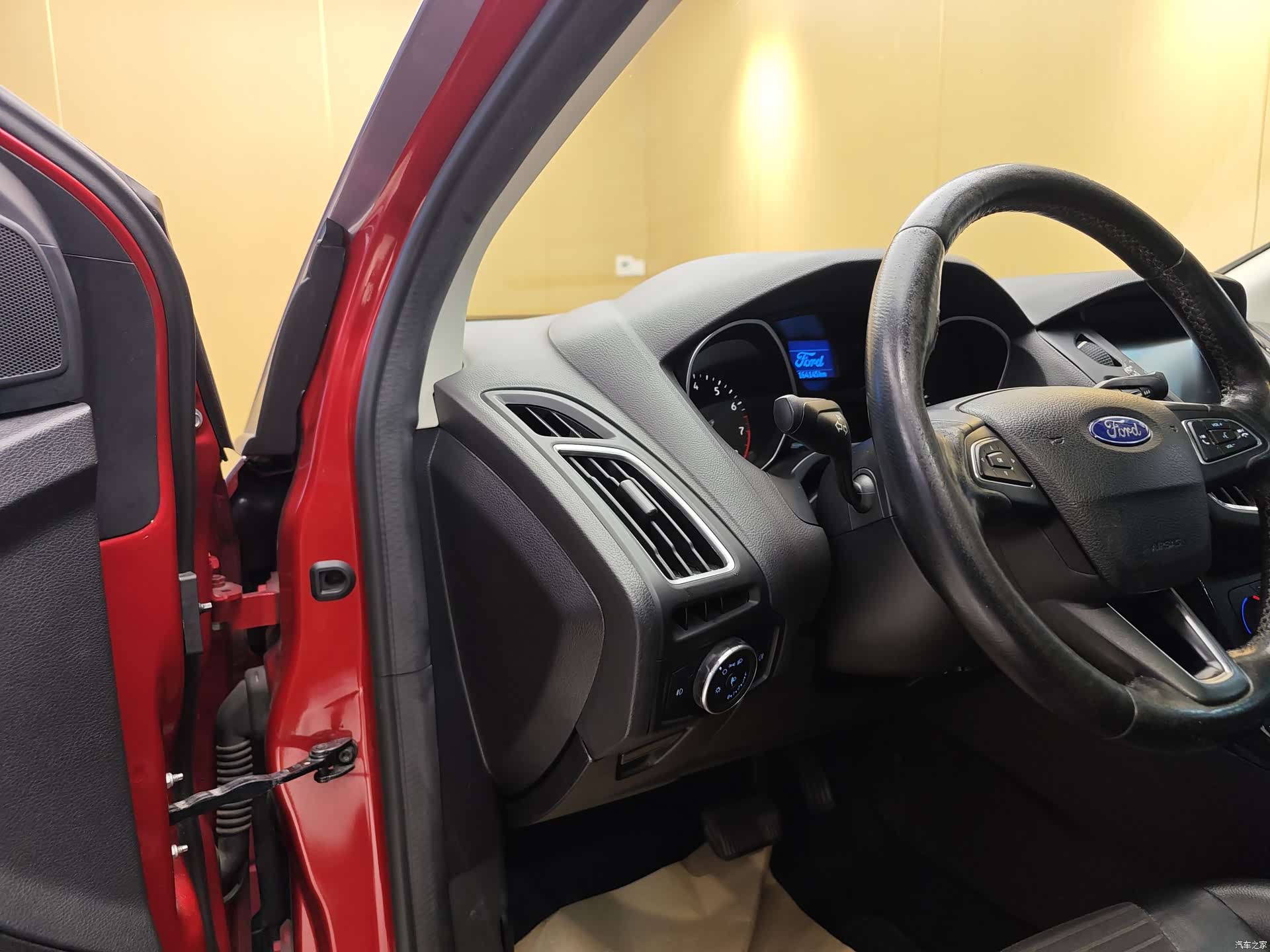 Ford Focus, 2016 11