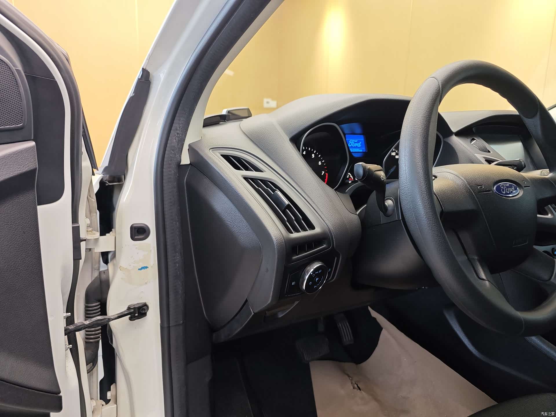 Ford Focus, 2015 11