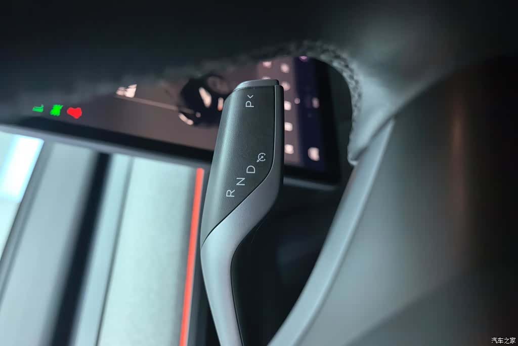 Tesla Model Y, 2024 16