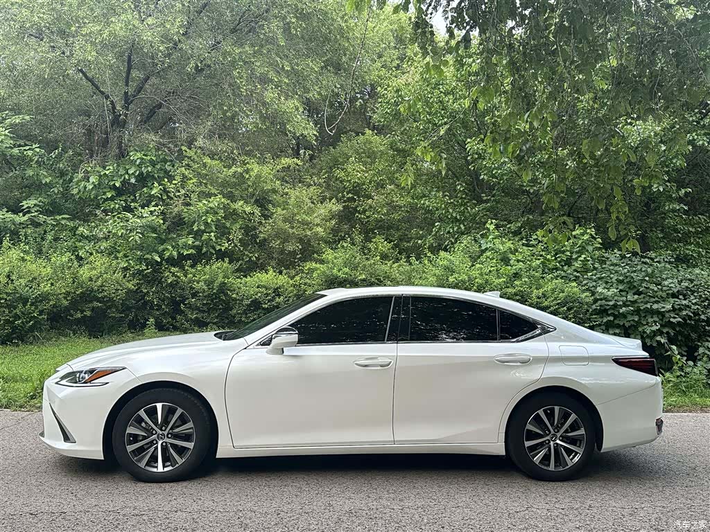 Lexus ES, 2021 7