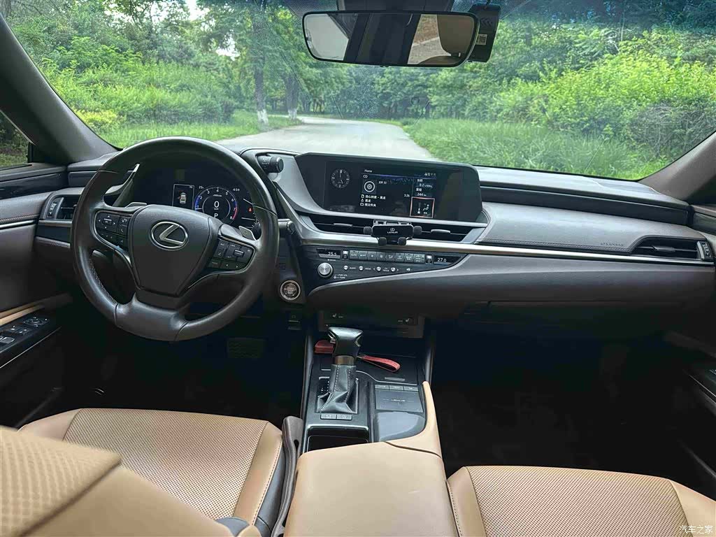Lexus ES, 2021 11