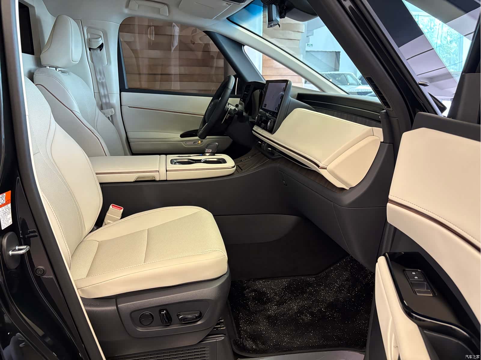 Lexus LM, 2026 18