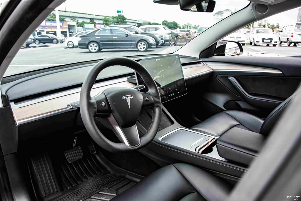 Tesla Model 3, 2022 9