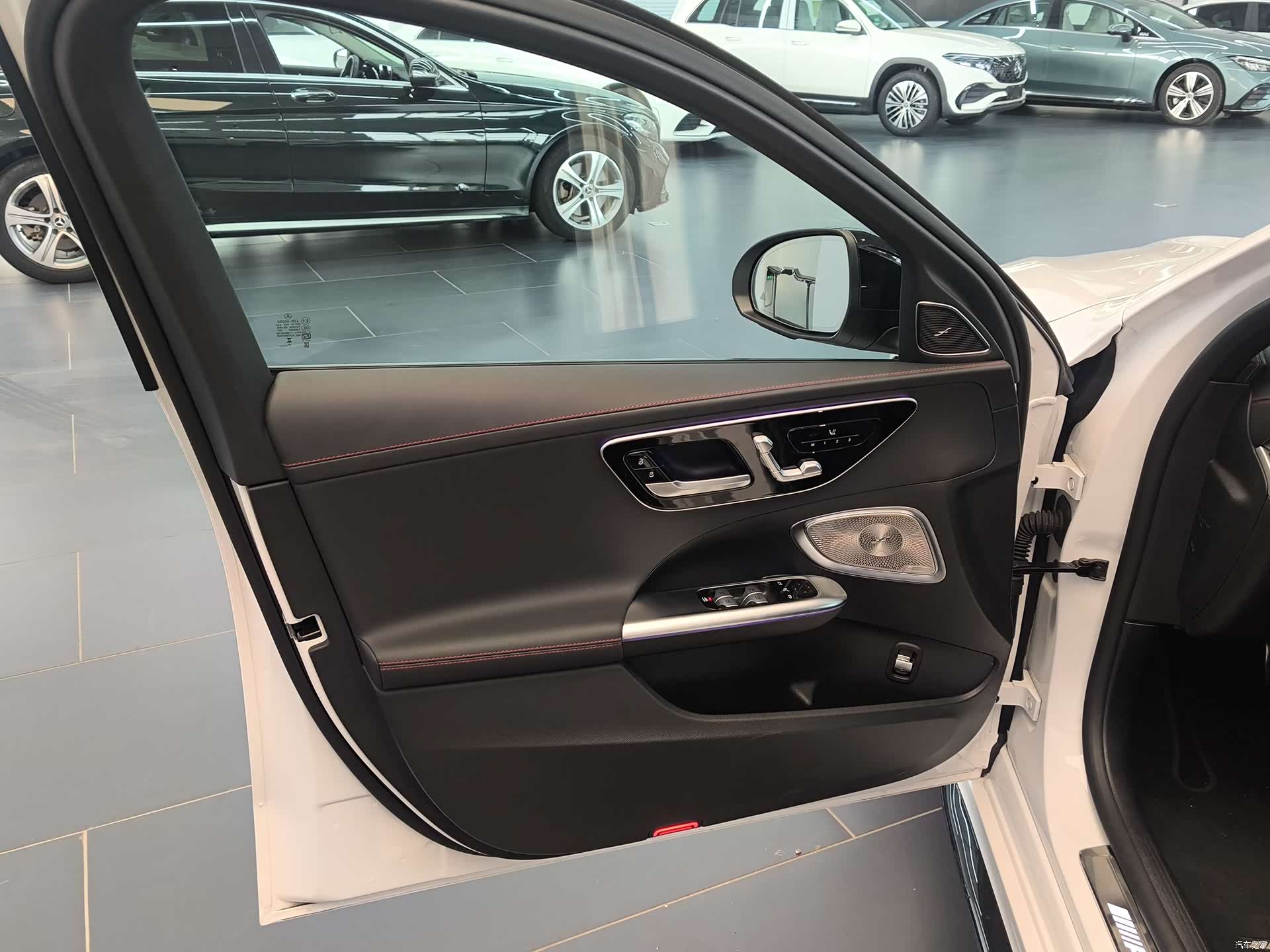Mercedes-Benz C-Class, 2025 8