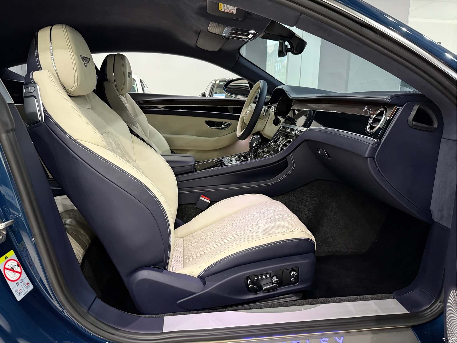 Bentley Continental GT, 2023 14