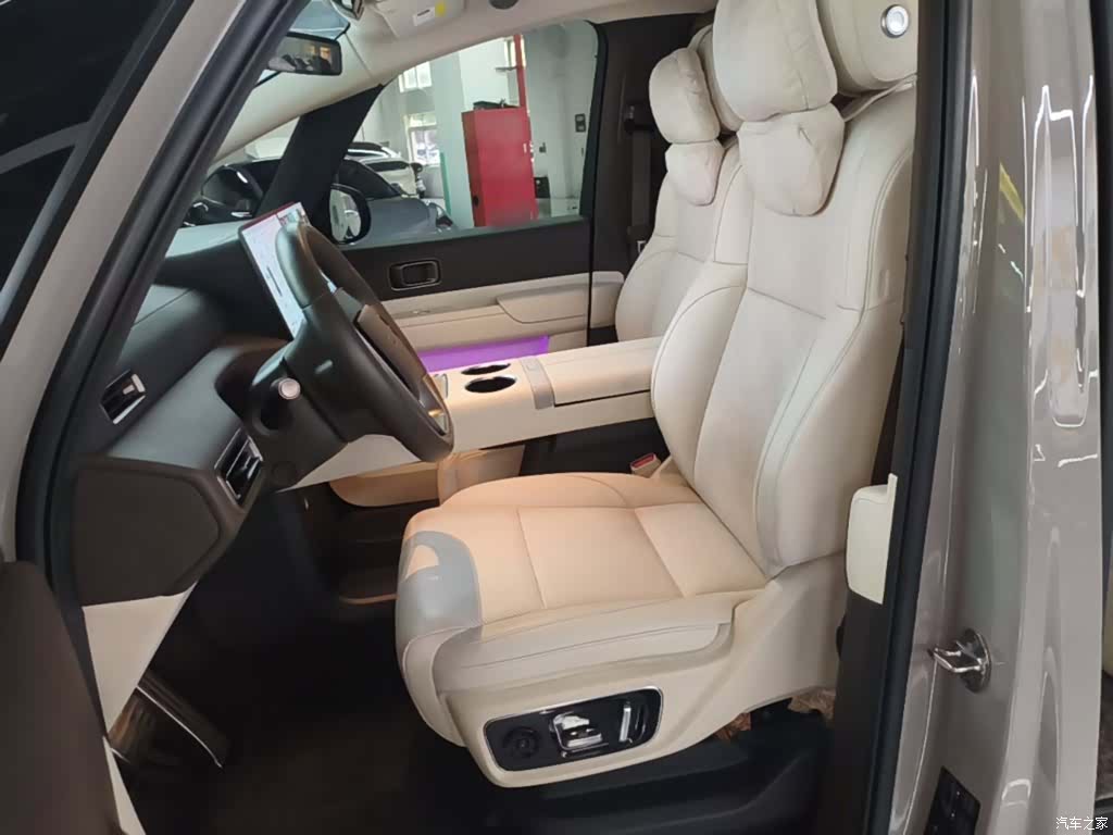 Li Auto MEGA, 2025 11