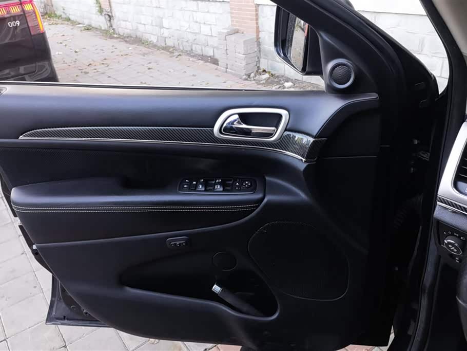 Jeep Grand Cherokee SRT