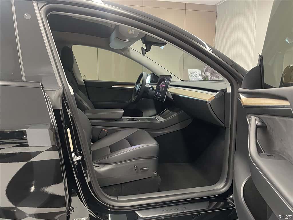 Tesla Model Y, 2022 18