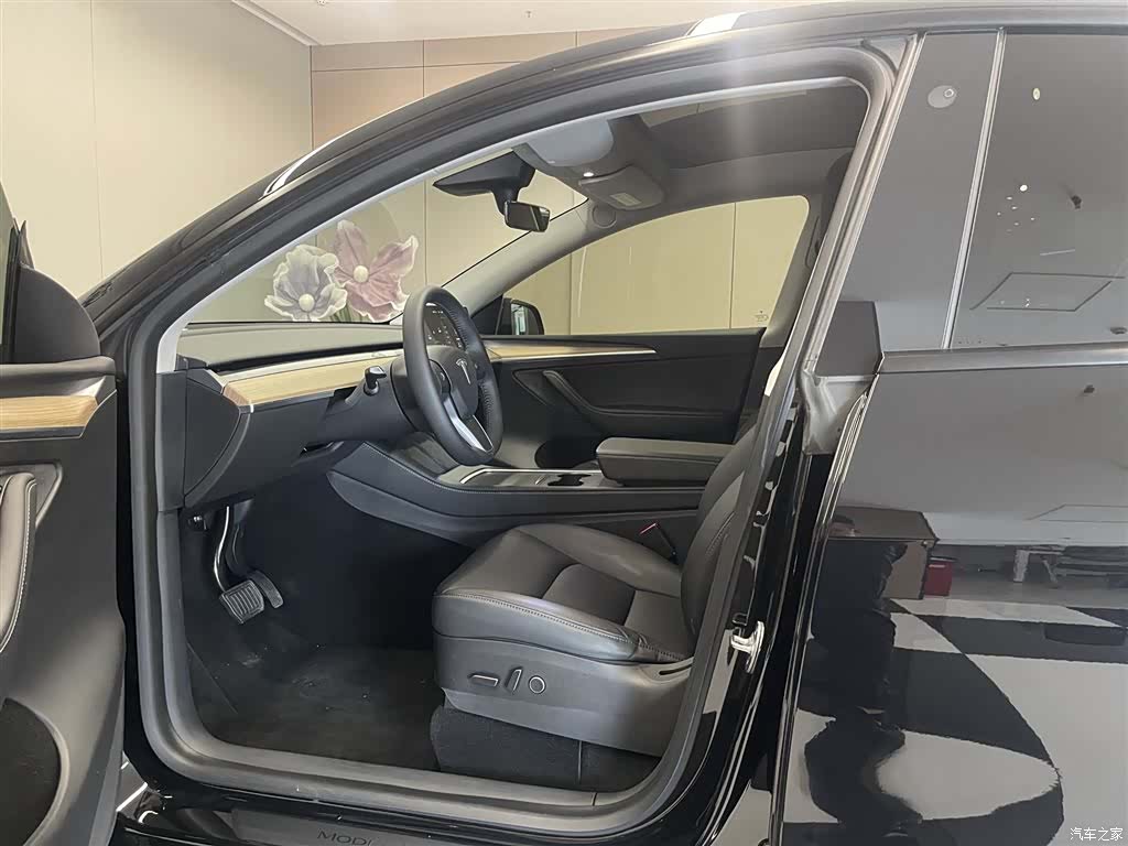 Tesla Model Y, 2022 17