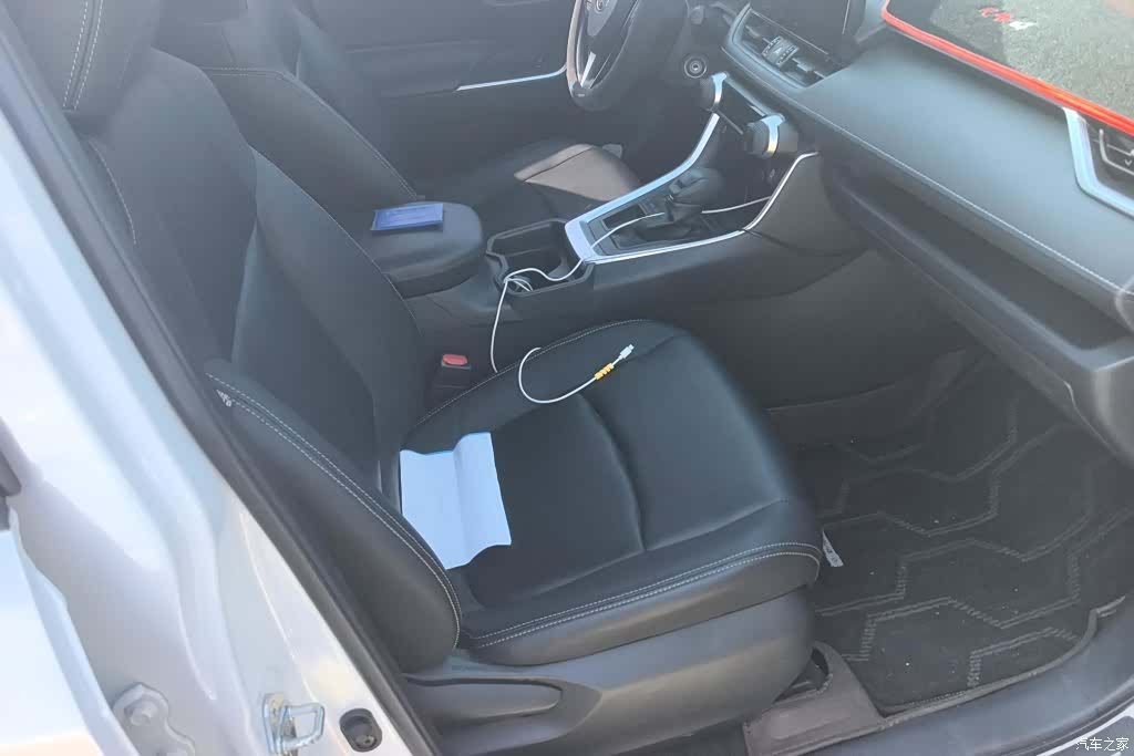 Toyota RAV4, 2023 8