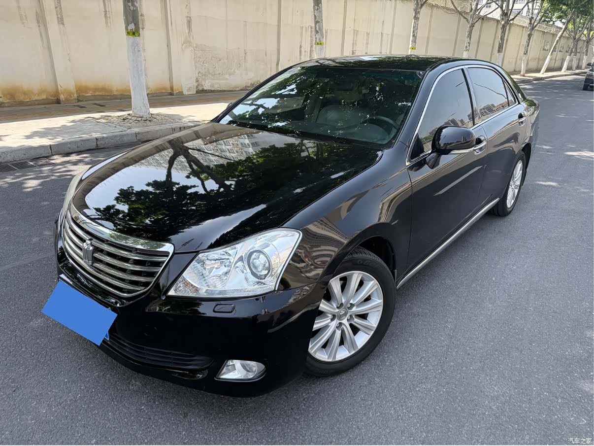 Toyota Crown, 2012 1