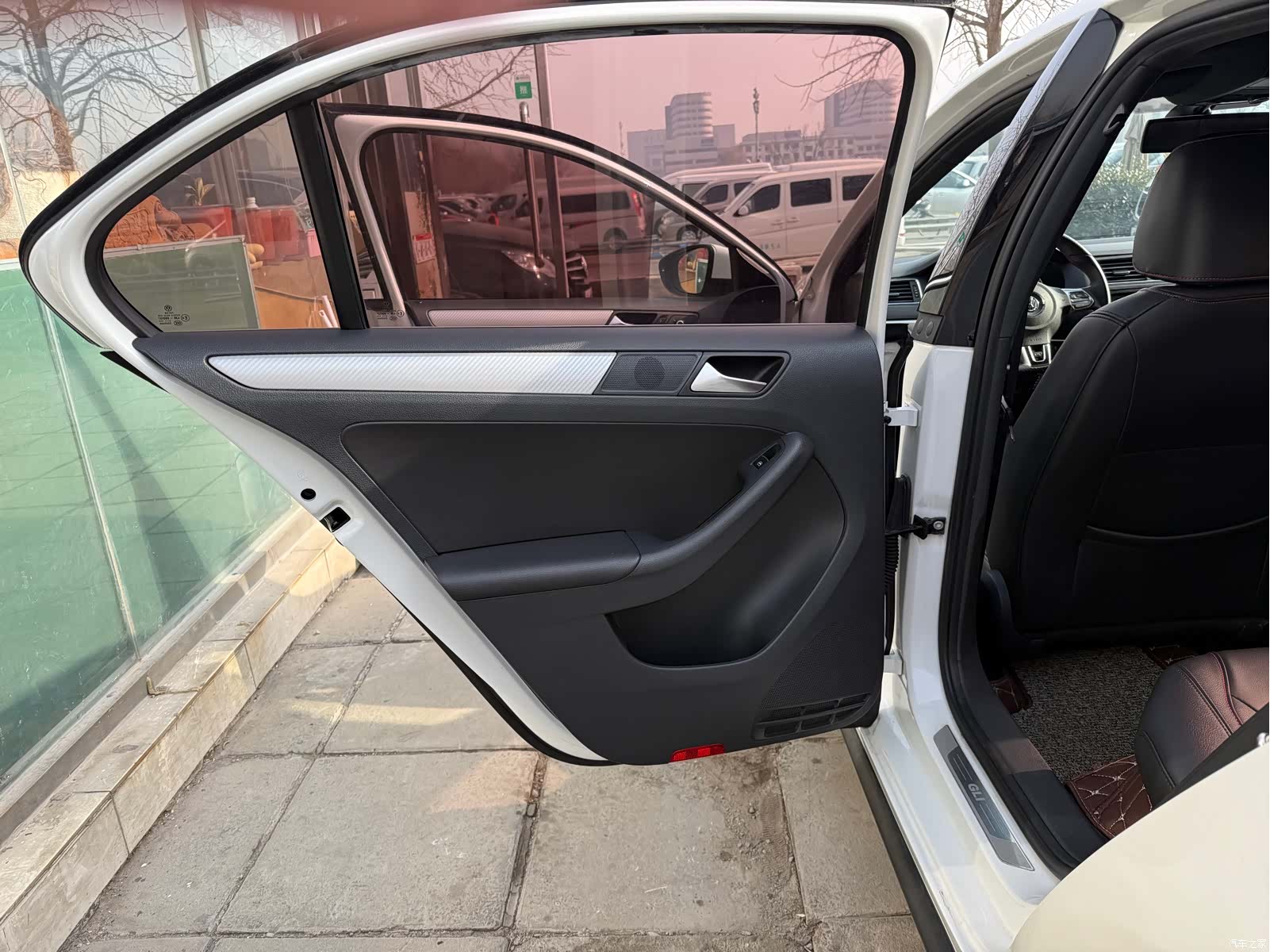Volkswagen Sagitar, 2014 16