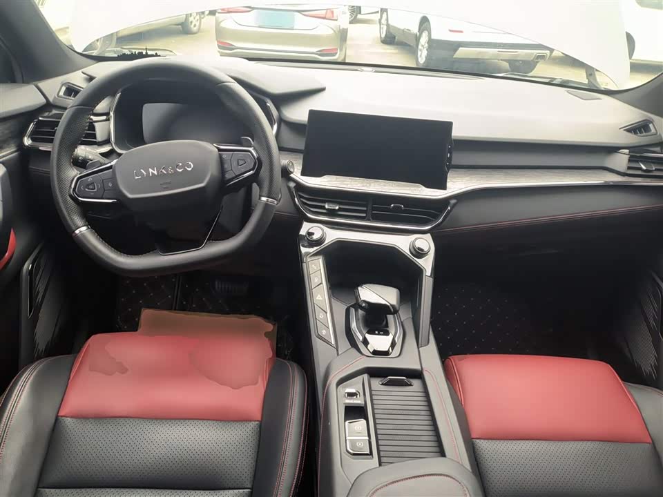 Lynk & Co 06