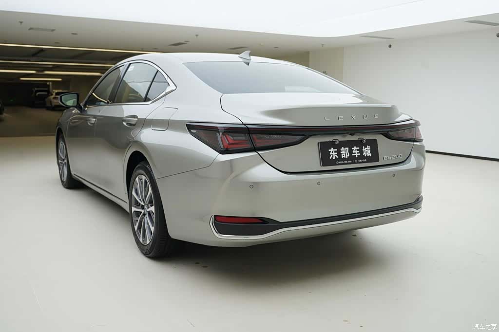 Lexus ES, 2026 4