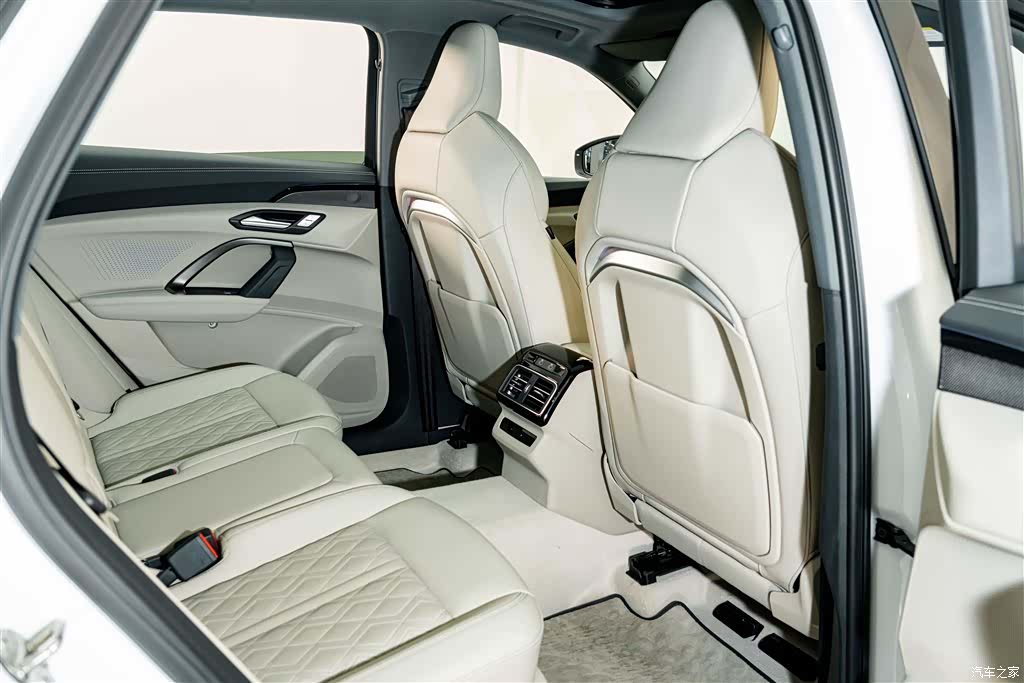 Audi Q5L, 2026 22