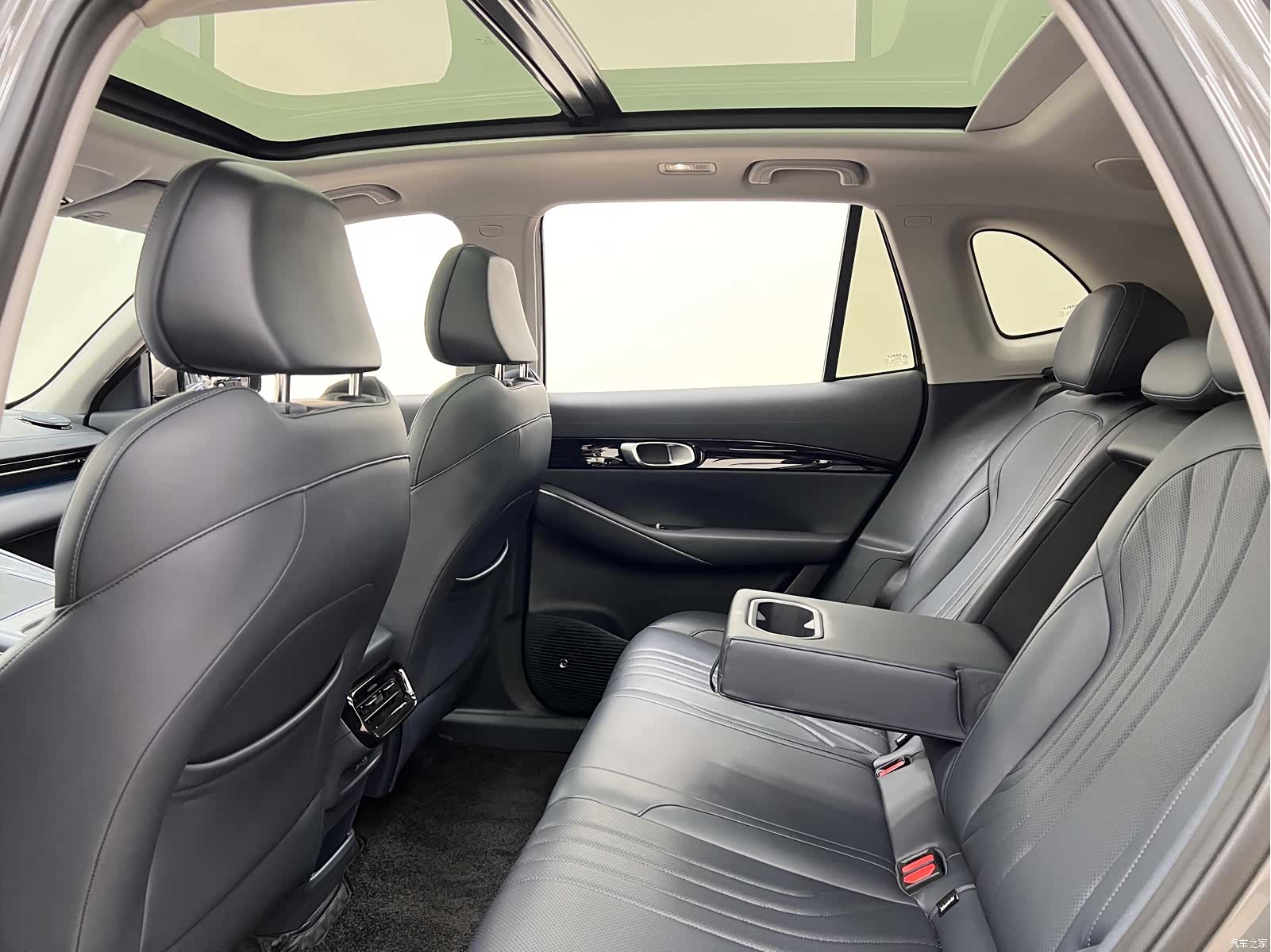 Geely Galaxy E5, 2024 17