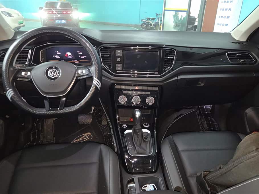 Volkswagen T-ROC exploring Songs