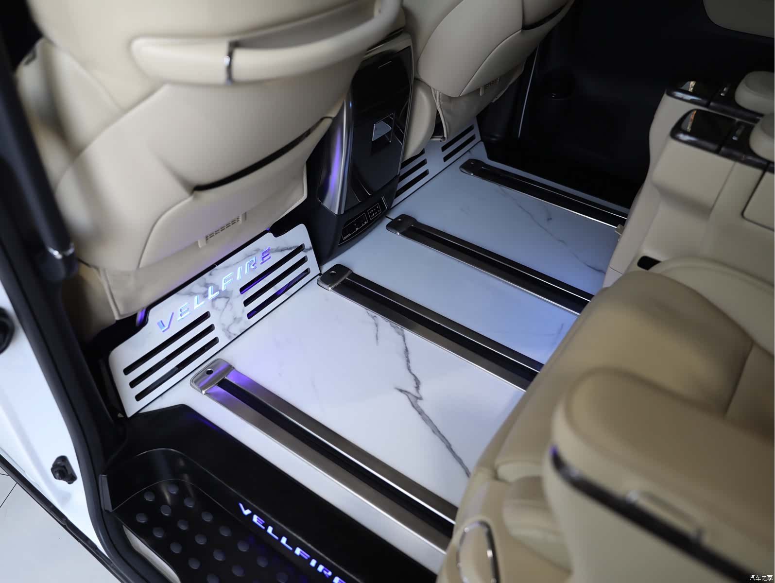 Toyota Vellfire, 2023 14
