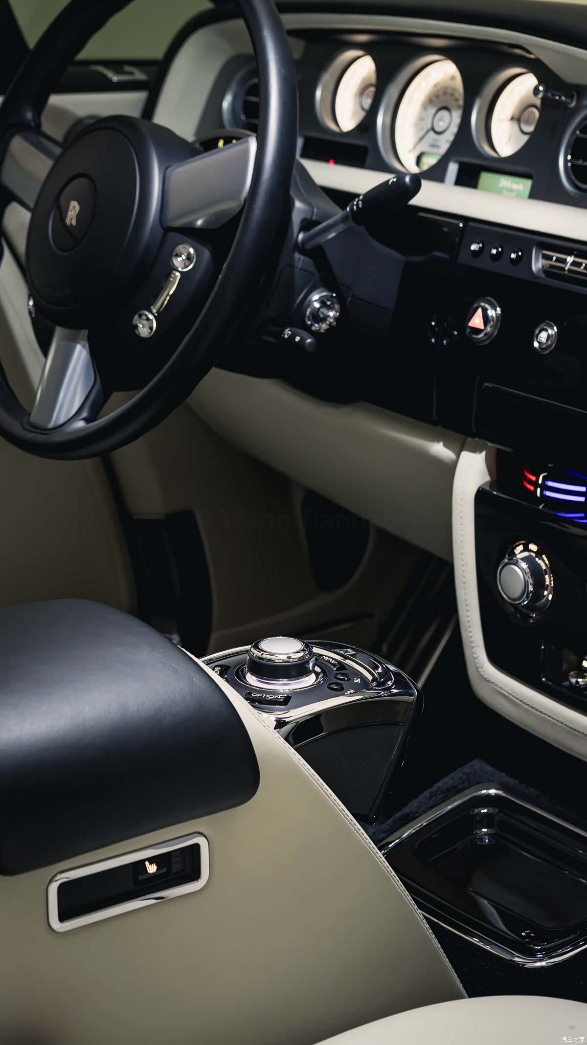 Rolls-Royce Phantom, 2015 30