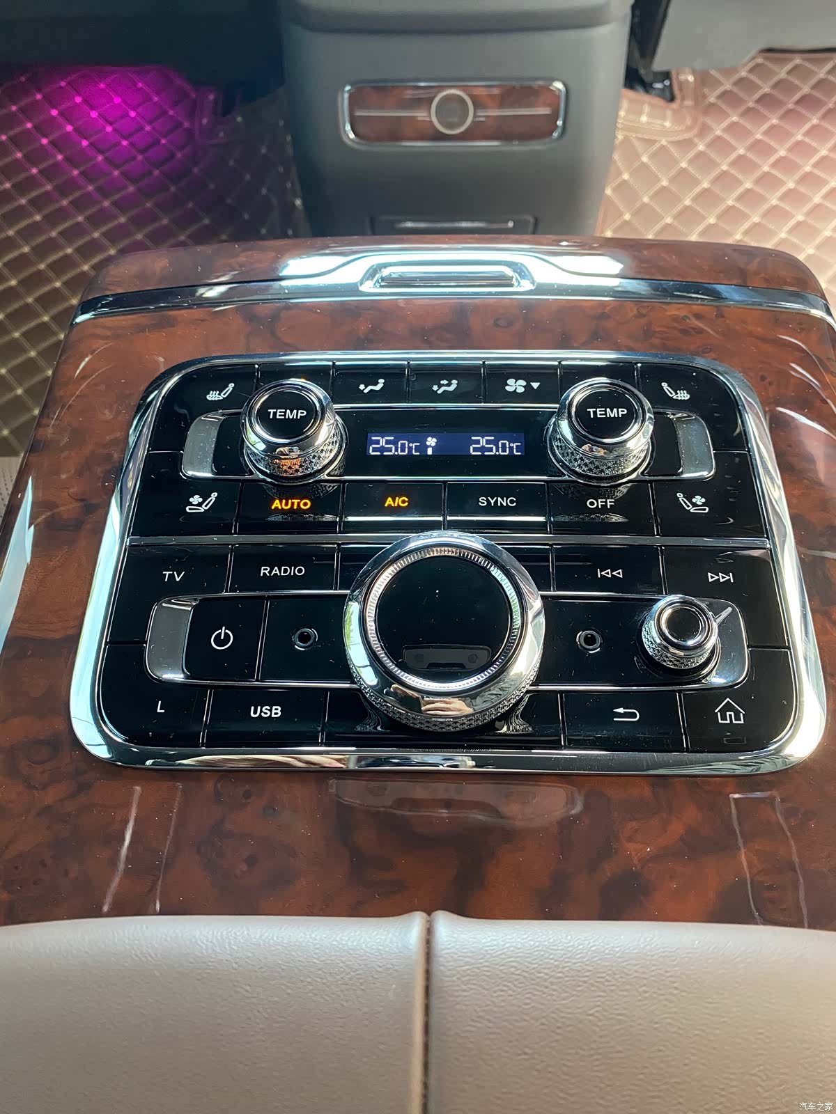 Hongqi 4, 2026 21