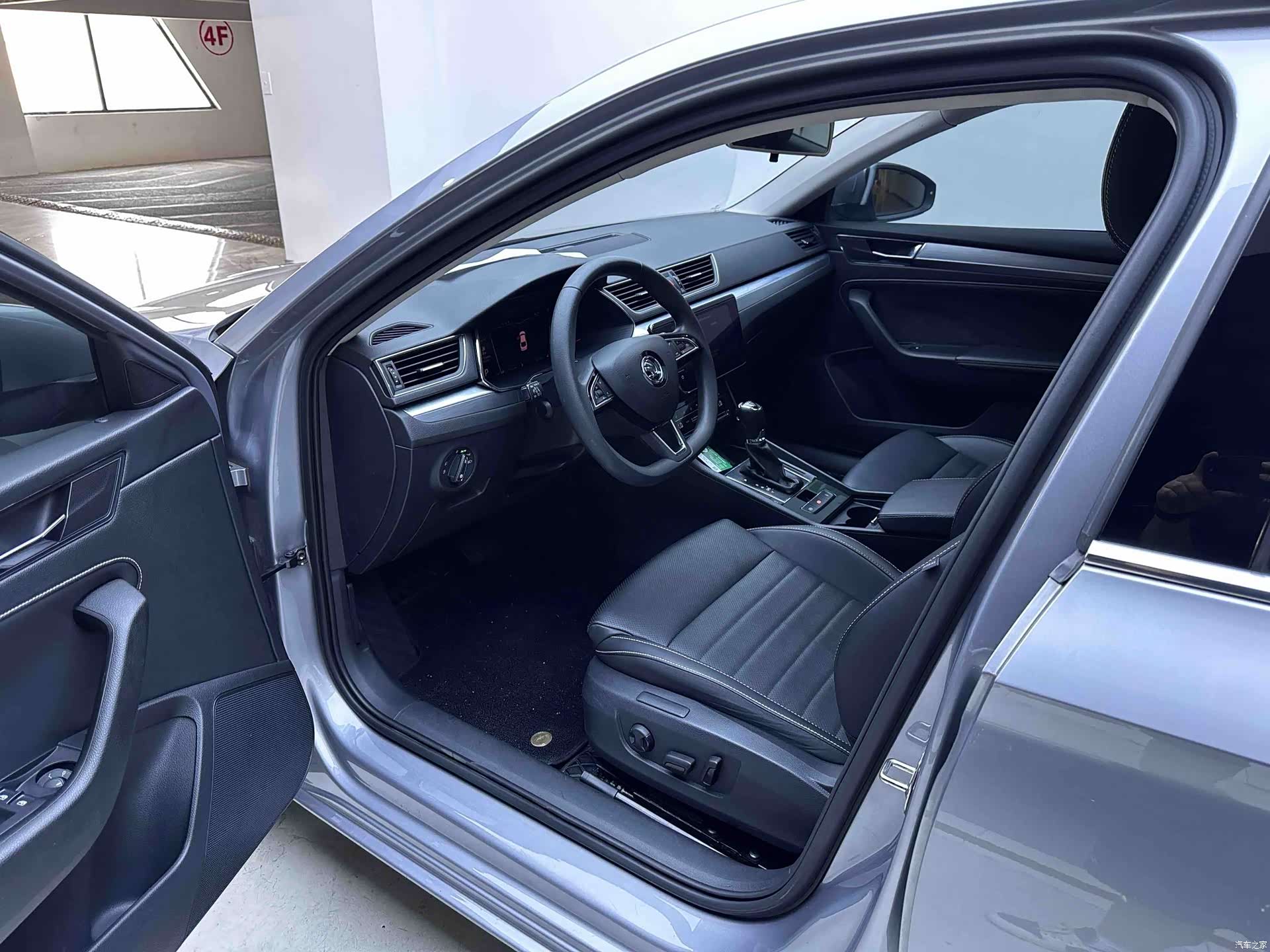 Skoda Superb, 2022 6