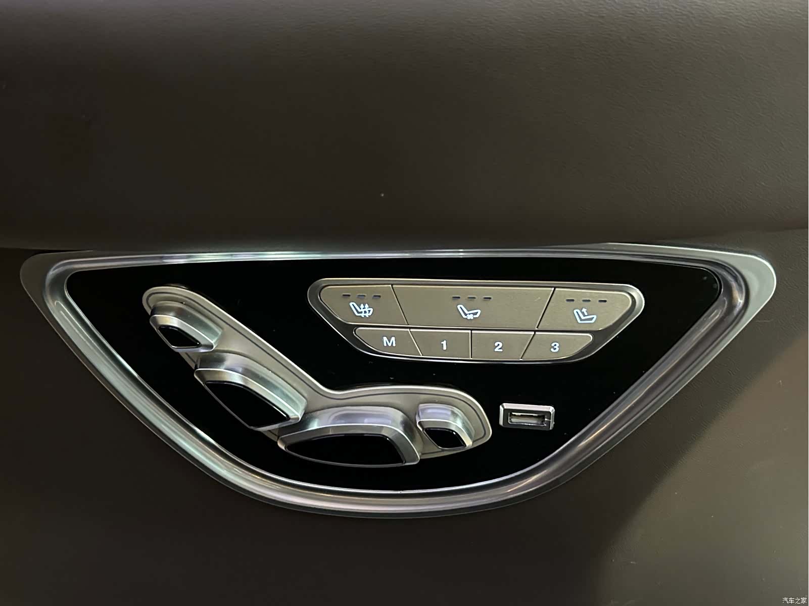 Mercedes-Benz 7, 2023 19