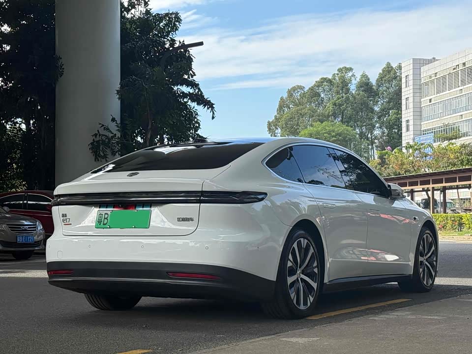 NIO ET7