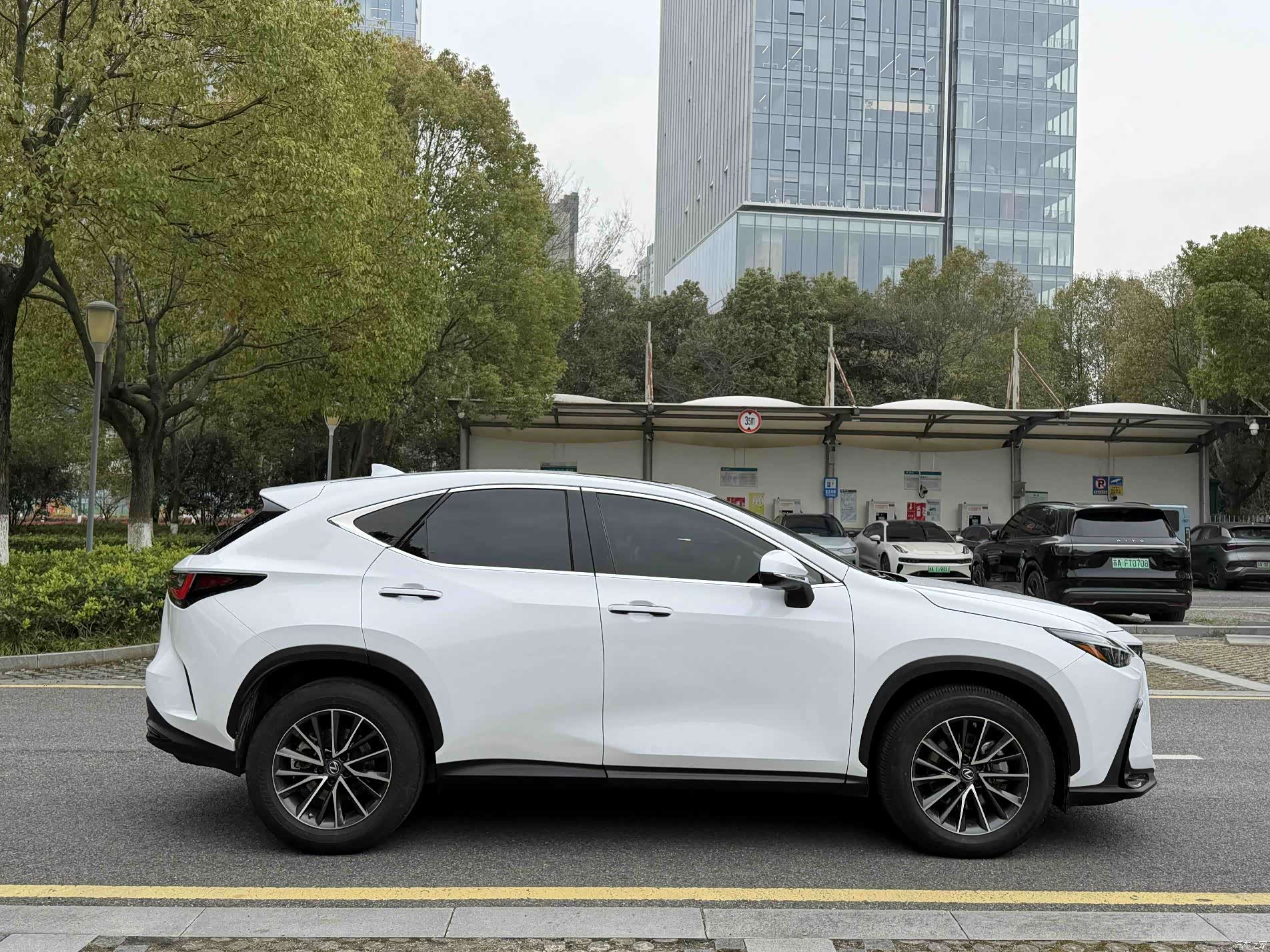 Lexus NX, 2022 7