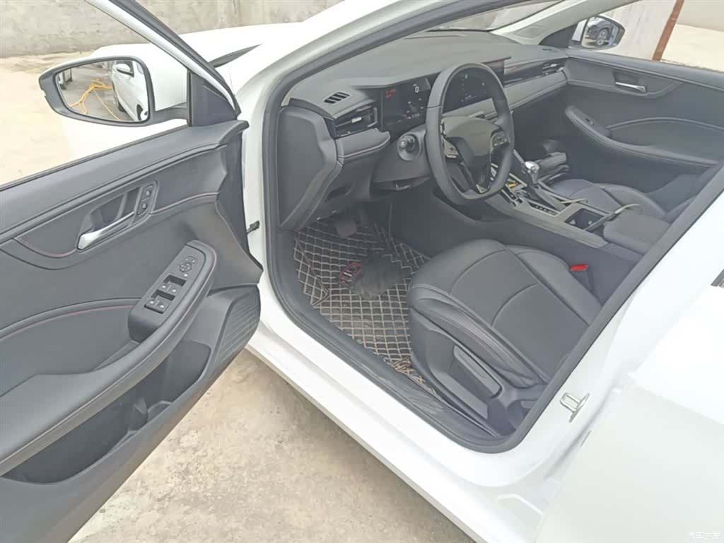 Roewe i5, 2023 15