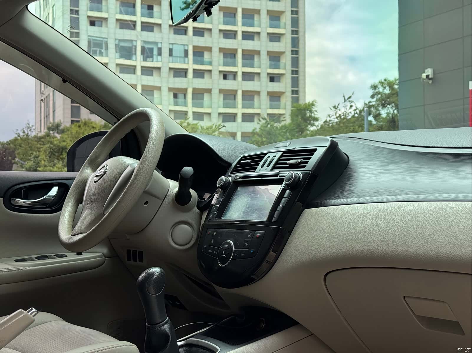 Nissan Tiida, 2012 все фото