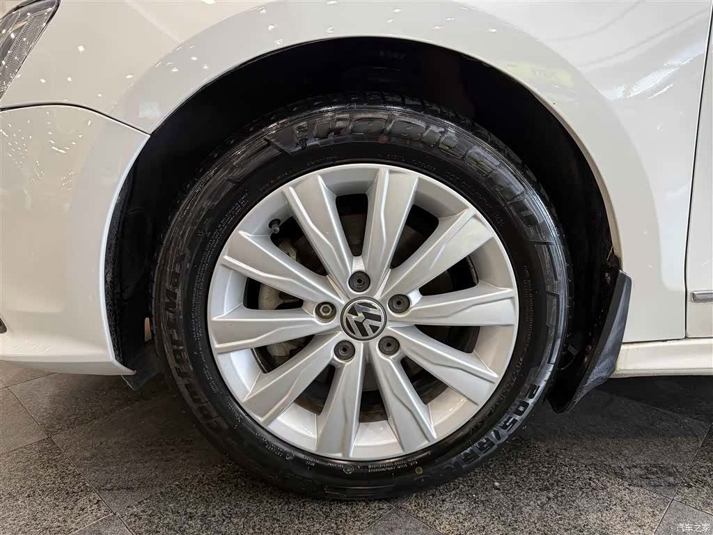 Volkswagen Sagitar, 2015 31