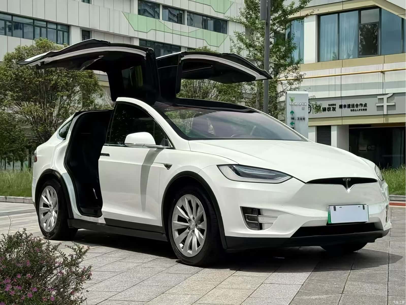 Tesla Model X, 2017 3